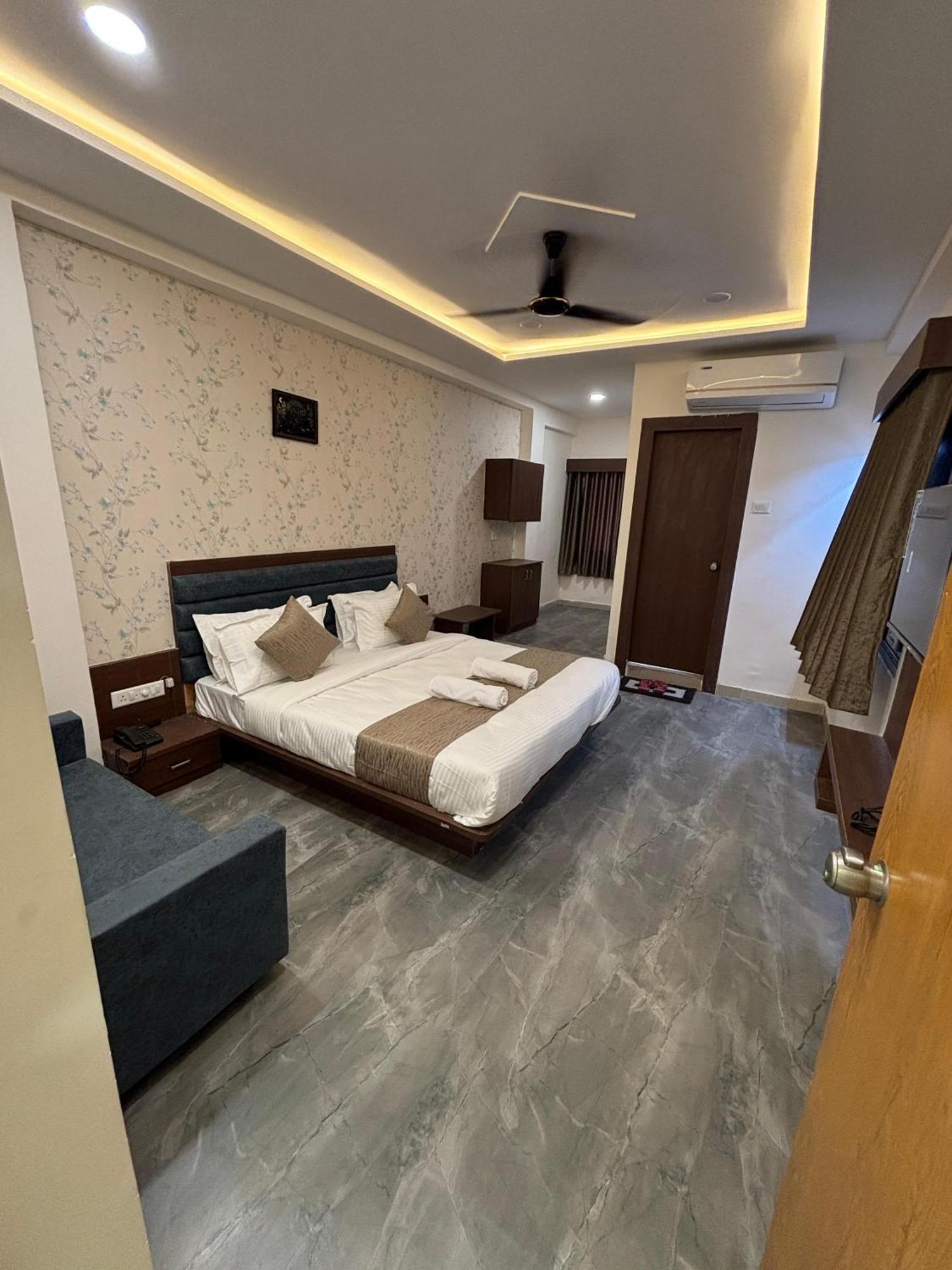 Hotel Mountain Bharuch Exterior photo