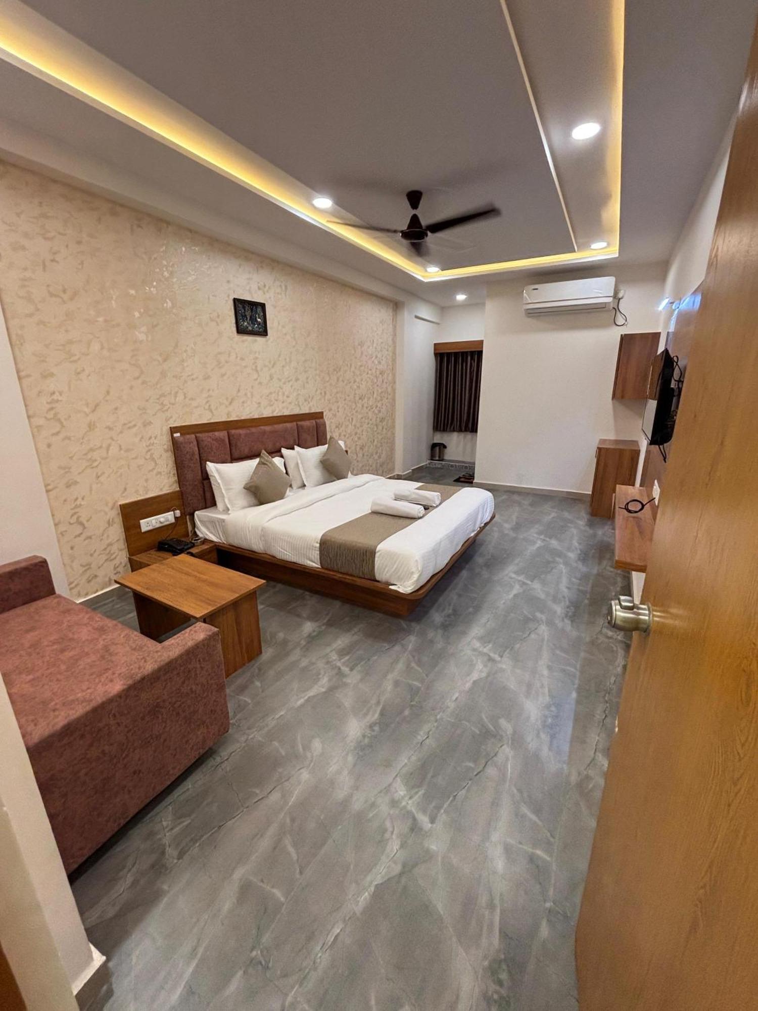 Hotel Mountain Bharuch Exterior photo