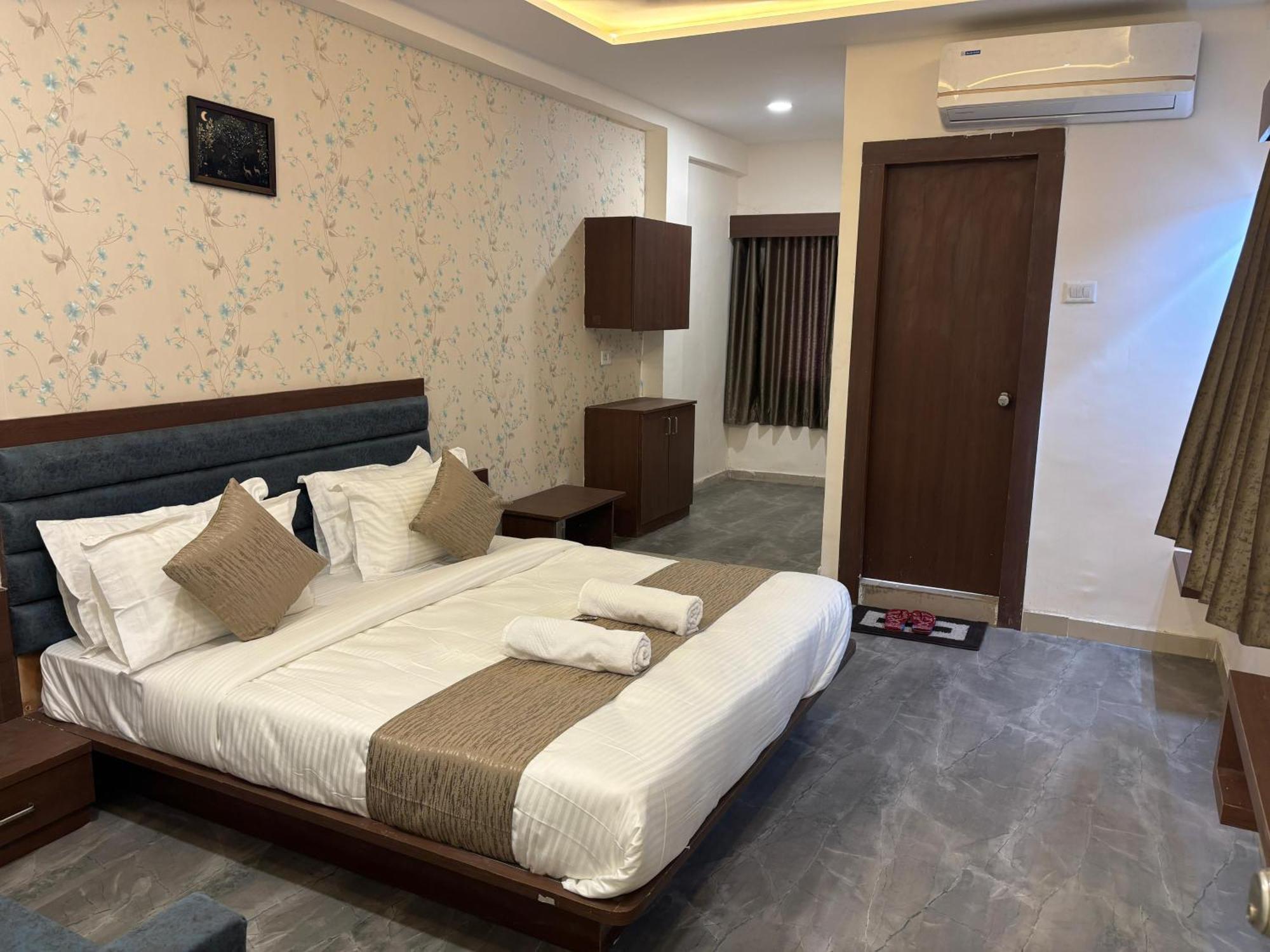 Hotel Mountain Bharuch Exterior photo