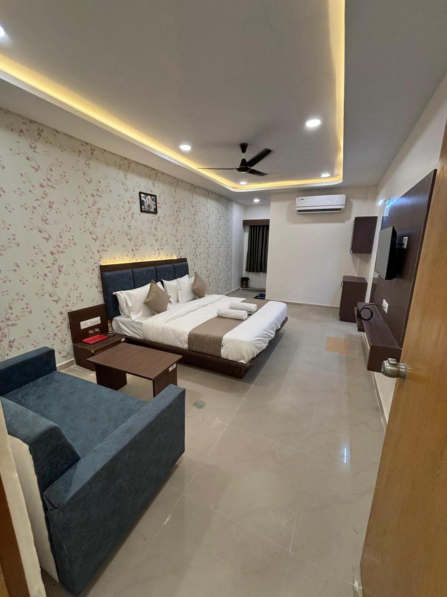 Hotel Mountain Bharuch Exterior photo